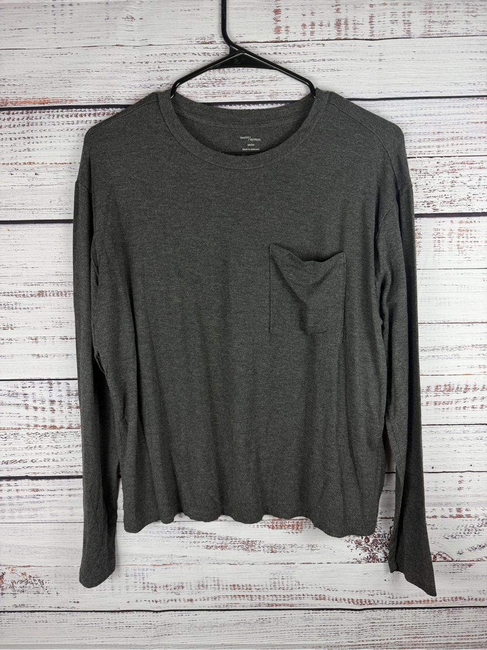 Daily Ritual Charcoal Gray Long Sleeve Pocket Tee – Women’s S